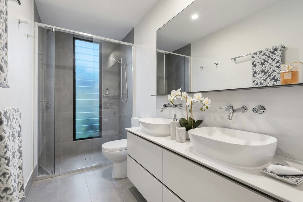 Precio de reforma de baño en Malaga economico reforvis